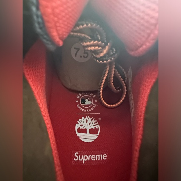 [SOLD on alias] Timberland Field Boot
Supreme New York Yankees Brown - Picture 8 of 10